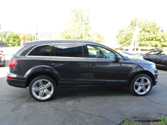 Audi Q7 2011 photo 2
