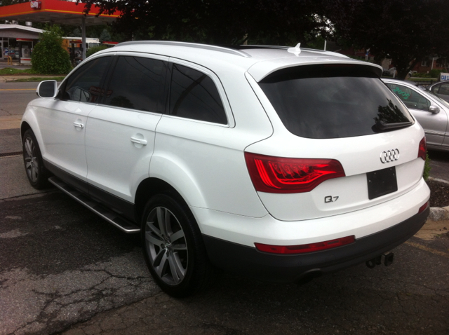 Audi Q7 2011 photo 2