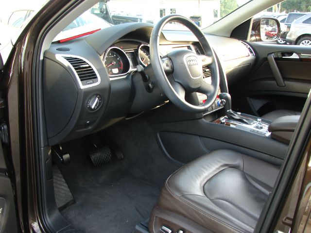 Audi Q7 2011 photo 30
