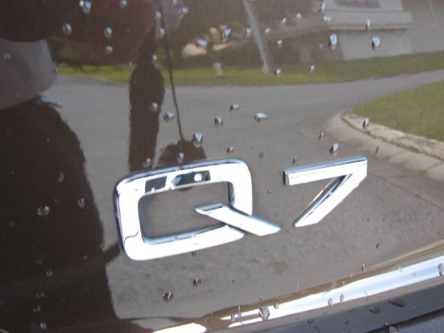 Audi Q7 2011 photo 4