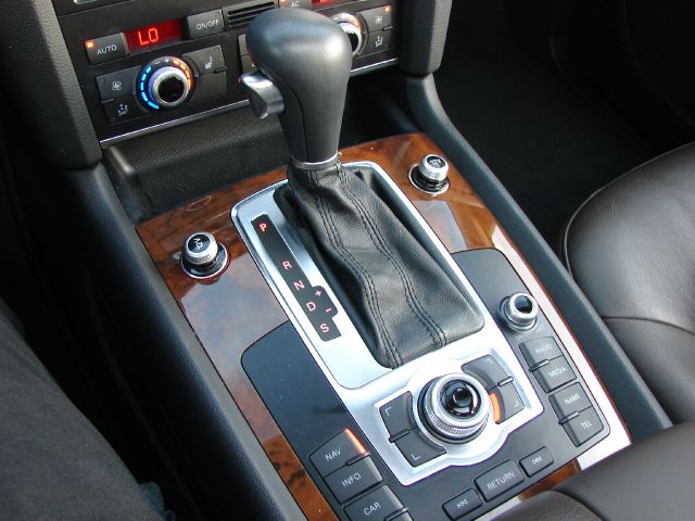 Audi Q7 2011 photo 47