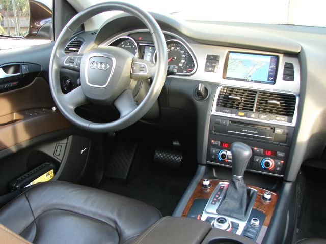 Audi Q7 2011 photo 52