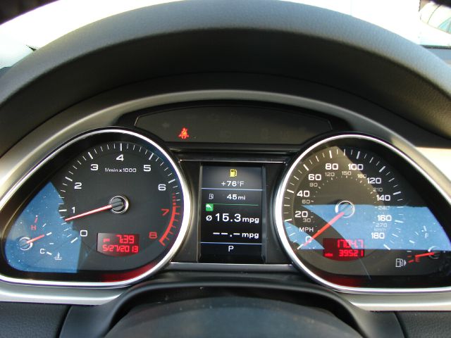 Audi Q7 2011 photo 7