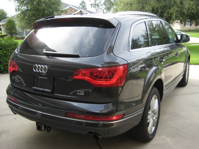 Audi Q7 2011 photo 2