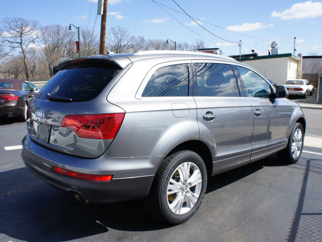 Audi Q7 2011 photo 2