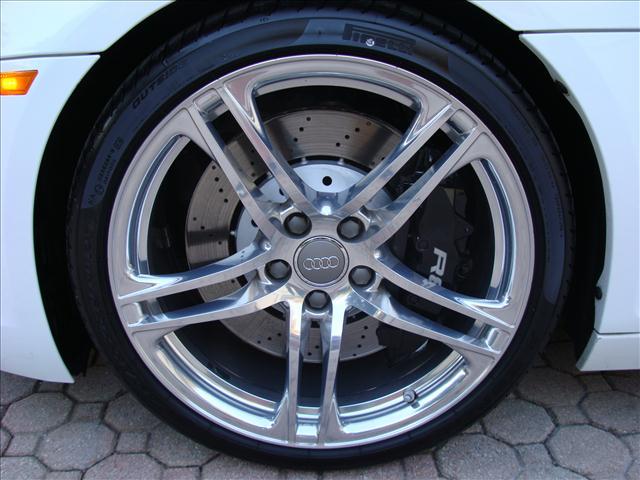 Audi R8 2009 photo 10