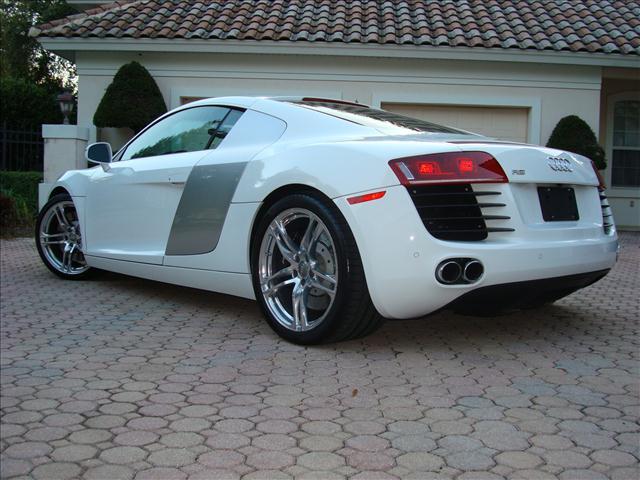 Audi R8 2009 photo 17