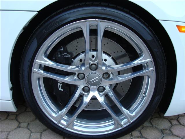 Audi R8 2009 photo 18