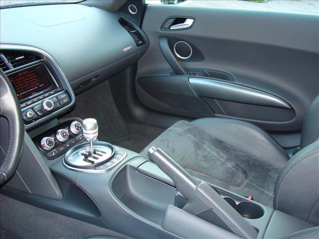 Audi R8 2009 photo 38