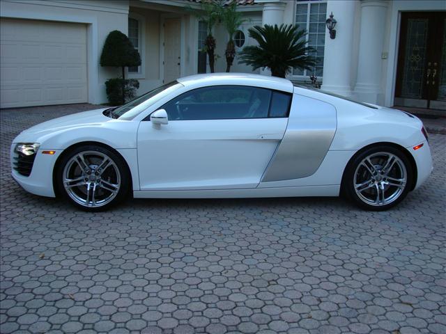 Audi R8 2009 photo 50