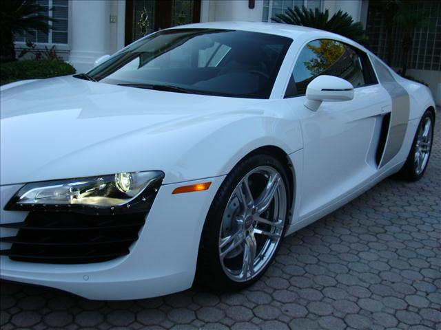 Audi R8 2009 photo 9