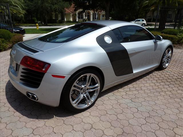 Audi R8 2009 photo 1