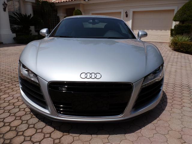 Audi R8 2009 photo 4