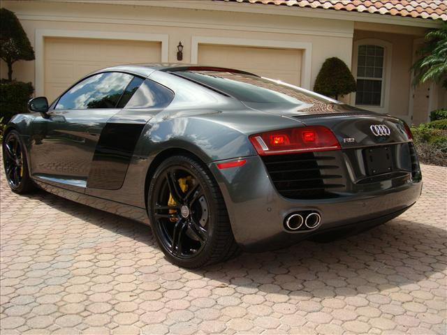 Audi R8 2009 photo 2
