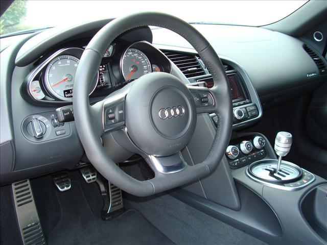 Audi R8 2009 photo 51