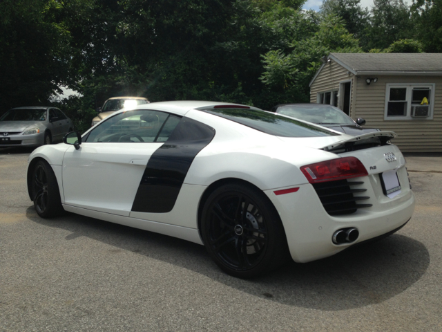 Audi R8 2010 photo 1