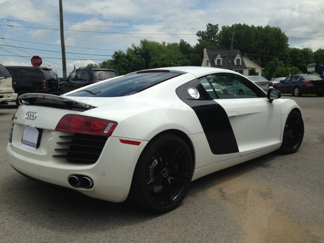 Audi R8 2010 photo 3