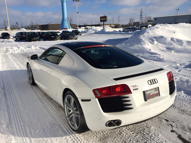 Audi R8 2010 photo 1
