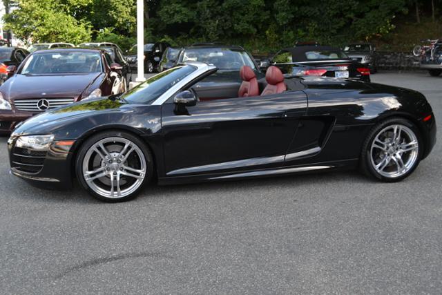Audi R8 2011 photo 2