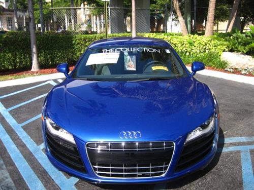 Audi R8 2011 photo 2