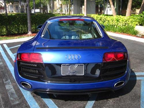 Audi R8 2011 photo 3