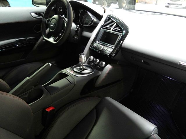 Audi R8 2012 photo 10