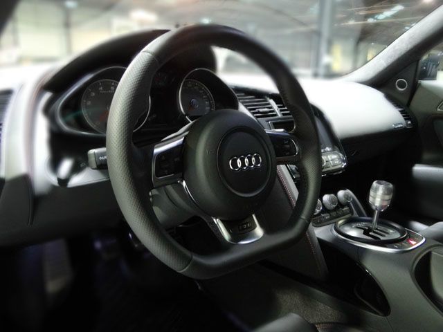 Audi R8 2012 photo 13