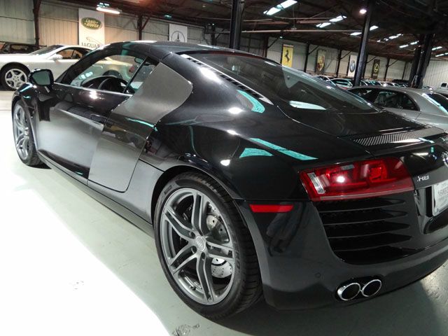 Audi R8 2012 photo 18