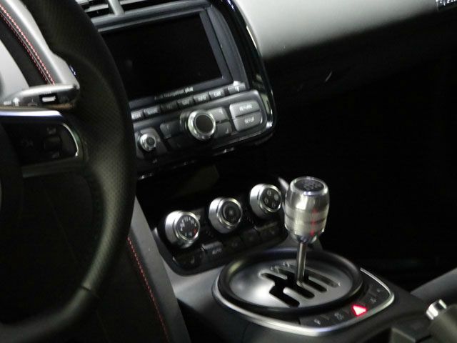 Audi R8 2012 photo 2