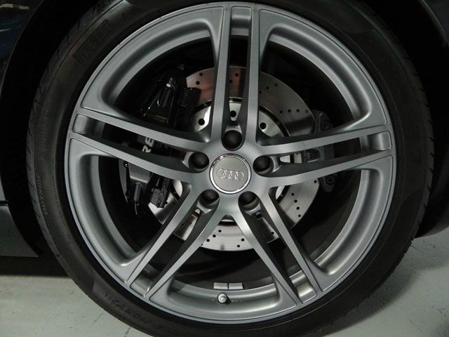 Audi R8 2012 photo 20