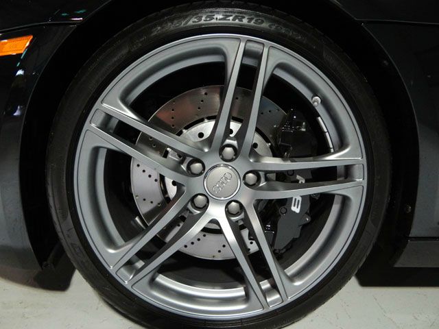 Audi R8 2012 photo 24