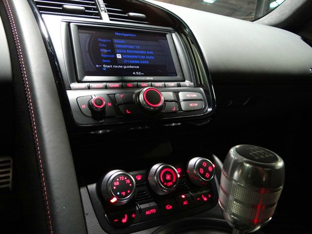 Audi R8 2012 photo 3
