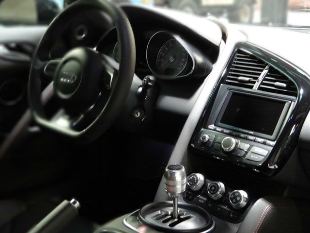 Audi R8 2012 photo 8