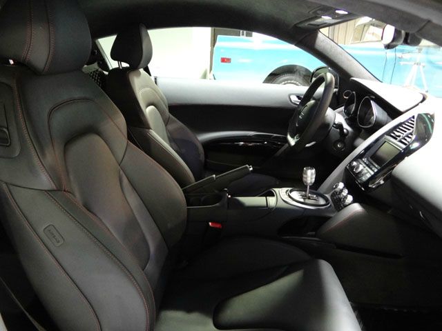 Audi R8 2012 photo 9