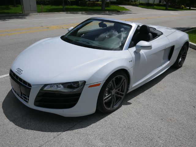 Audi R8 2012 photo 1