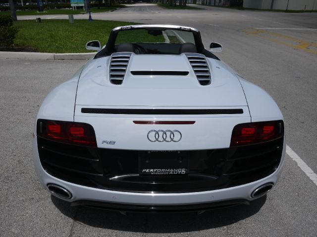 Audi R8 2012 photo 2