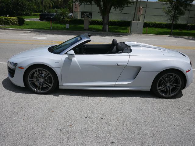 Audi R8 2012 photo 4