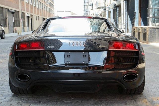 Audi R8 2012 photo 3
