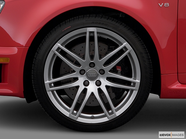 Audi RS4 2007 photo 2