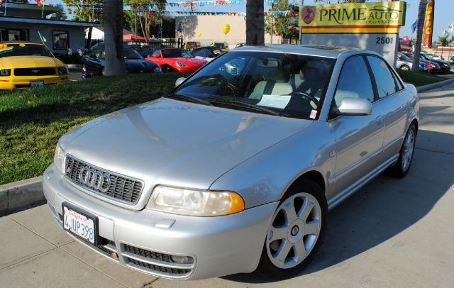 Audi S4 2000 photo 2