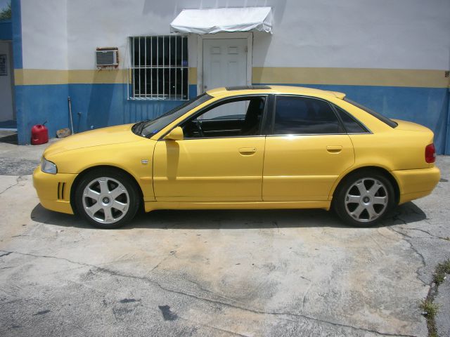 Audi S4 2001 photo 2