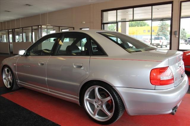 Audi S4 2001 photo 2