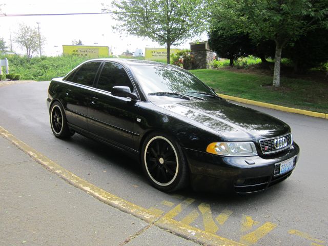 Audi S4 2001 photo 2