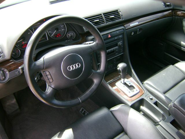 Audi S4 2004 photo 21