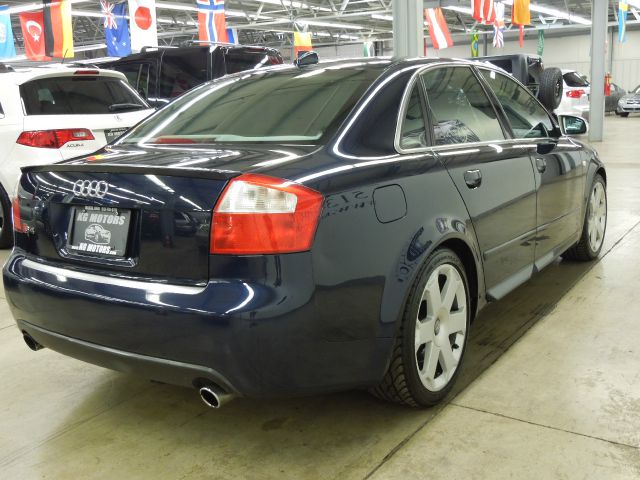 Audi S4 2004 photo 2