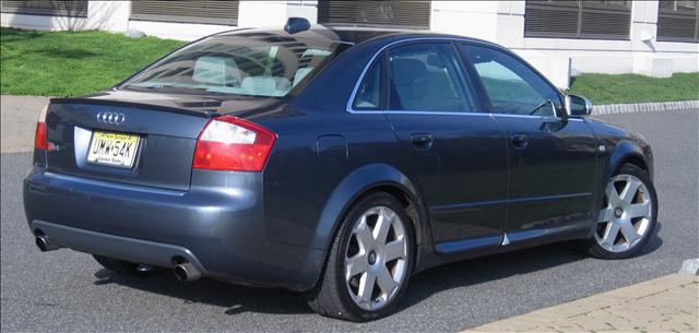 Audi S4 2004 photo 2