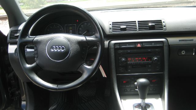Audi S4 2005 photo 2