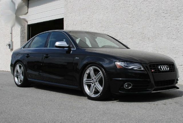 Audi S4 2010 photo 1