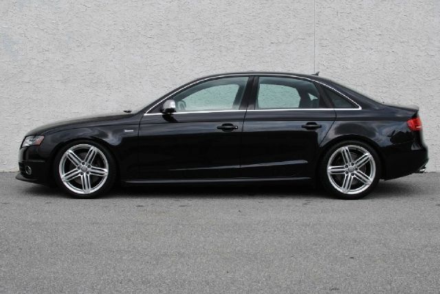 Audi S4 2010 photo 2