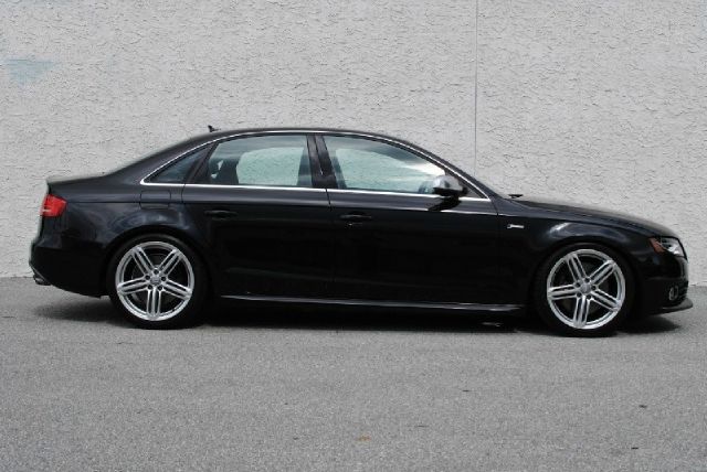Audi S4 2010 photo 3